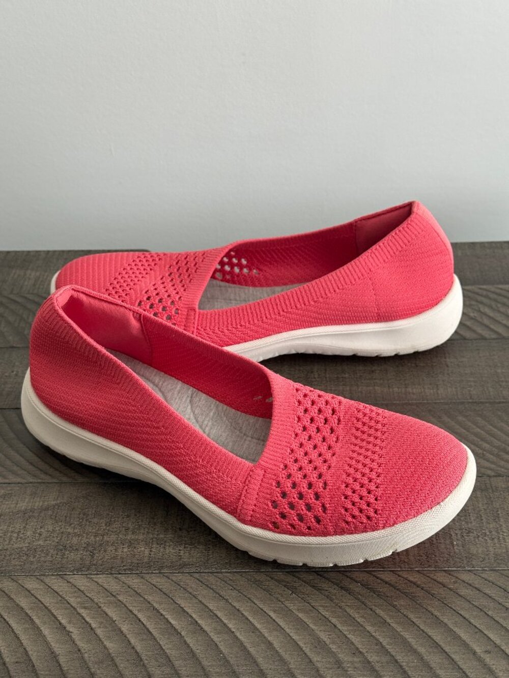 Clarks Cloudsteppers Women's Clarks Adella Moon Slip-On Coral Sneakers Size 8
